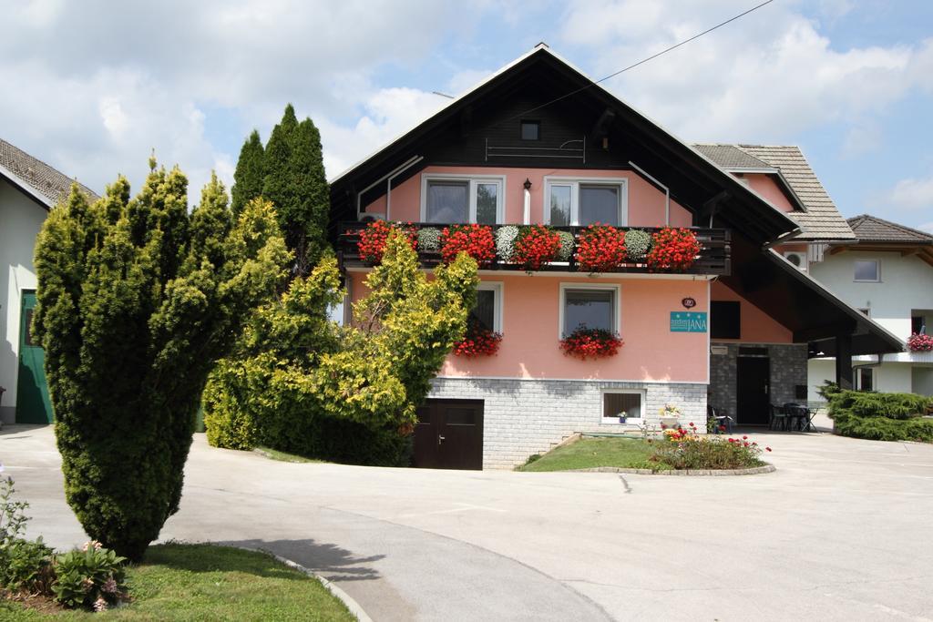 & Jana Bed & Breakfast