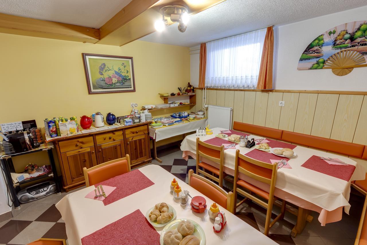 & Jana Bed & Breakfast
